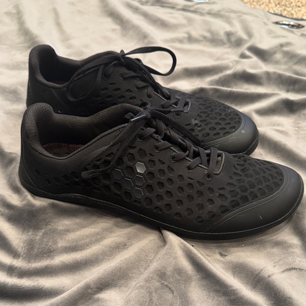 Vivo Barefoot Black Athletic Shoes Stealth Sz 41L - Picture 3 of 9